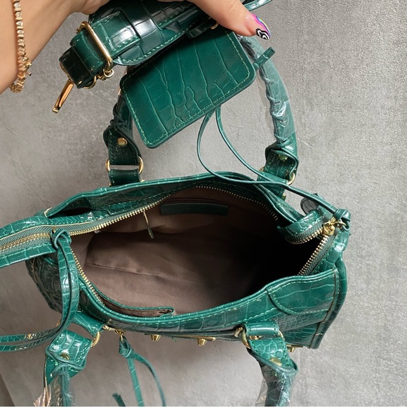 NWT EMBOSSED LEATHER GREEN GOLD HANDBAG PURSE - Picture 5 of 10